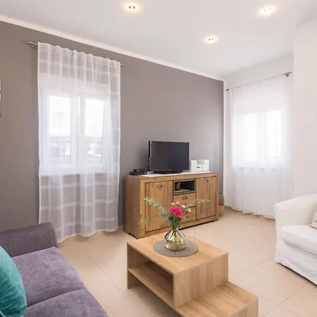 Daria 4 By Interhome *